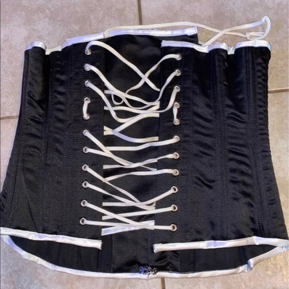 Custom corset - Picture 1 of 3